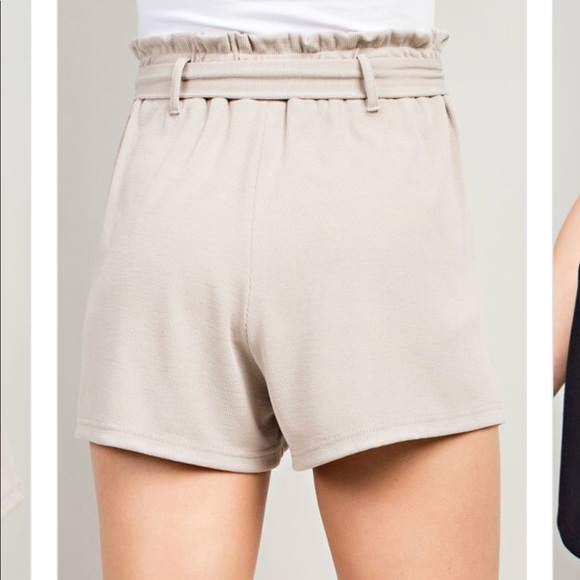 Black high waist belt Shorts - Picture 7 of 8